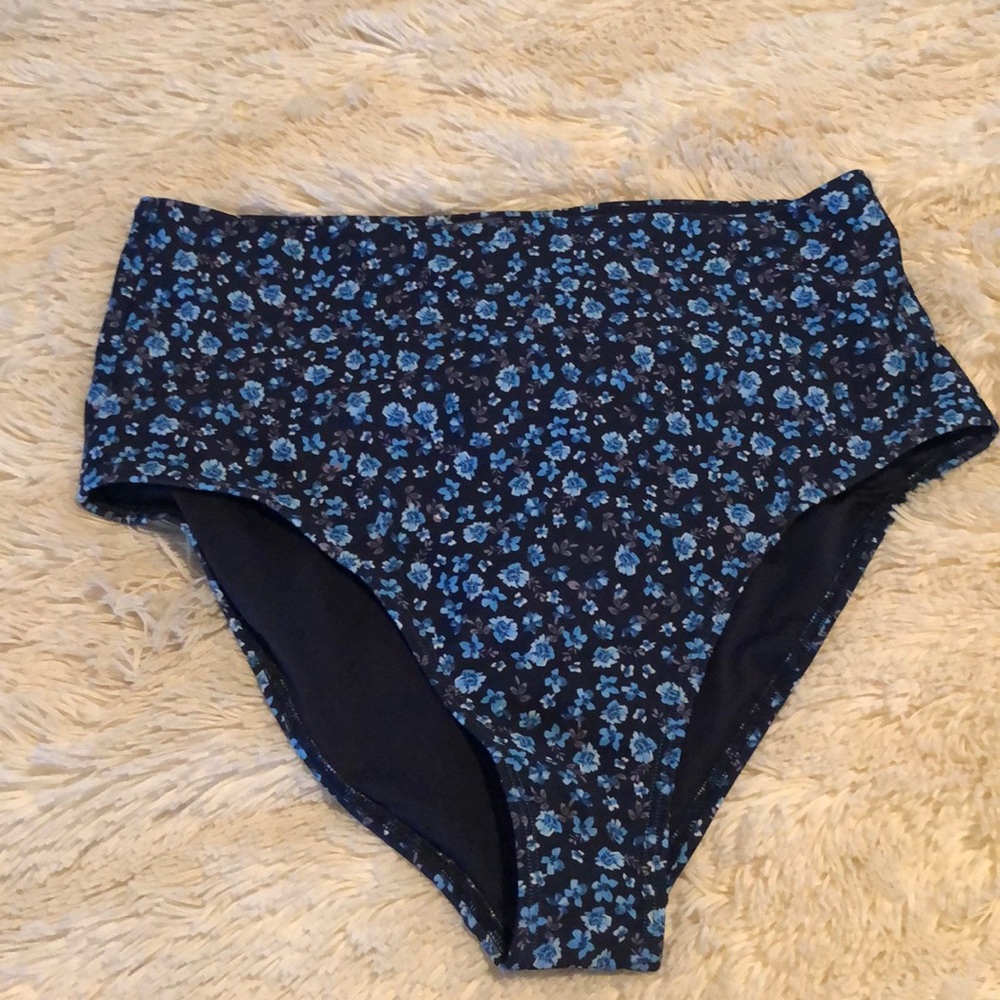 NWOT Old Navy classic  high waisted Navy floral bikini bottoms L
